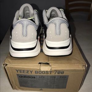 Yezzy boost 700